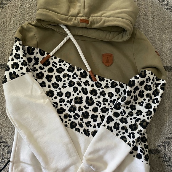 Excellent condition Wanakome hoodie! - Picture 2 of 4